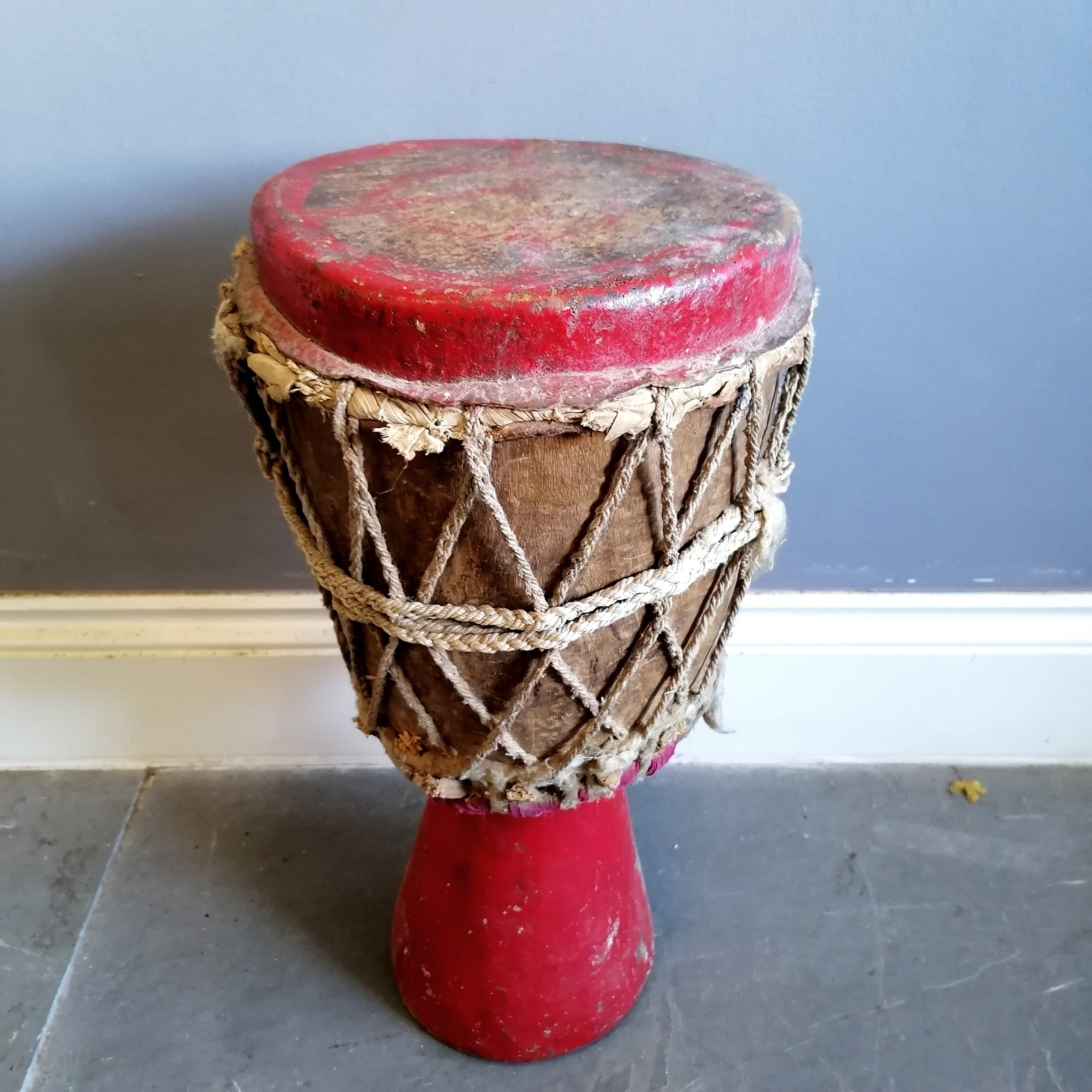 African tribal red painted wooden drum with plaited string tensioners with woven cloth detail 56cm - Image 3 of 3