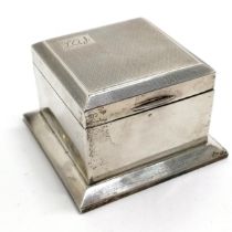 1926 Chester silver cigarette box with wooden interior by S Blanckensee & Son Ltd - stepped base