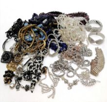 Qty of costume jewellery inc diamonte, rhinestone beads, beadwork necklaces, antique buttons etc -
