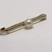 Antique platinum & 15ct marked gold pearl set pin - 2.5cm long & 1.2g total weight - SOLD ON