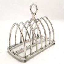 1907 heavy gauge silver gothic arch toastrack by Pearce & Sons - 13cm across x 13cm high & 278g