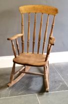 Antique Elm Windsor country rocking chair, 58 cm wide, 77 cm deep, 100 cm high, signs of wear to