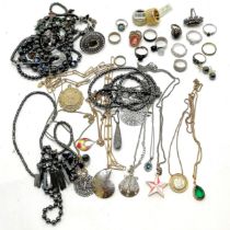 Qty of costume jewellery inc ammonite pendant, Rosie Wonders star pendant on chain, costume rings,