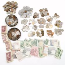 Qty of mixed world coins (inc silver) & banknotes (inc 6 x £1)