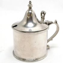 1921 heavy gauge silver lidded mustard pot by Edward Barnard & Sons Ltd - 10cm high & 189g silver