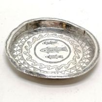 Antique unmarked continental silver hand worked dish with 3 fish motif to centre - 10cm diameter &