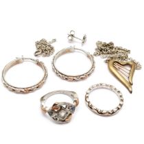 Qty of clogau jewellery - pair of earrings, single bee earring, 2 rings (1 stone set) &