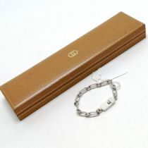 Gucci sterling silver bracelet - 18cm long & 19.8g in used condition and in original retail box