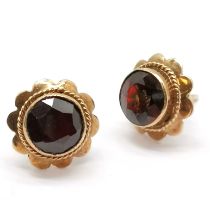 Pair of 9ct hallmarked gold garnet stone set earrings - 1cm diameter & 2.4g total weight