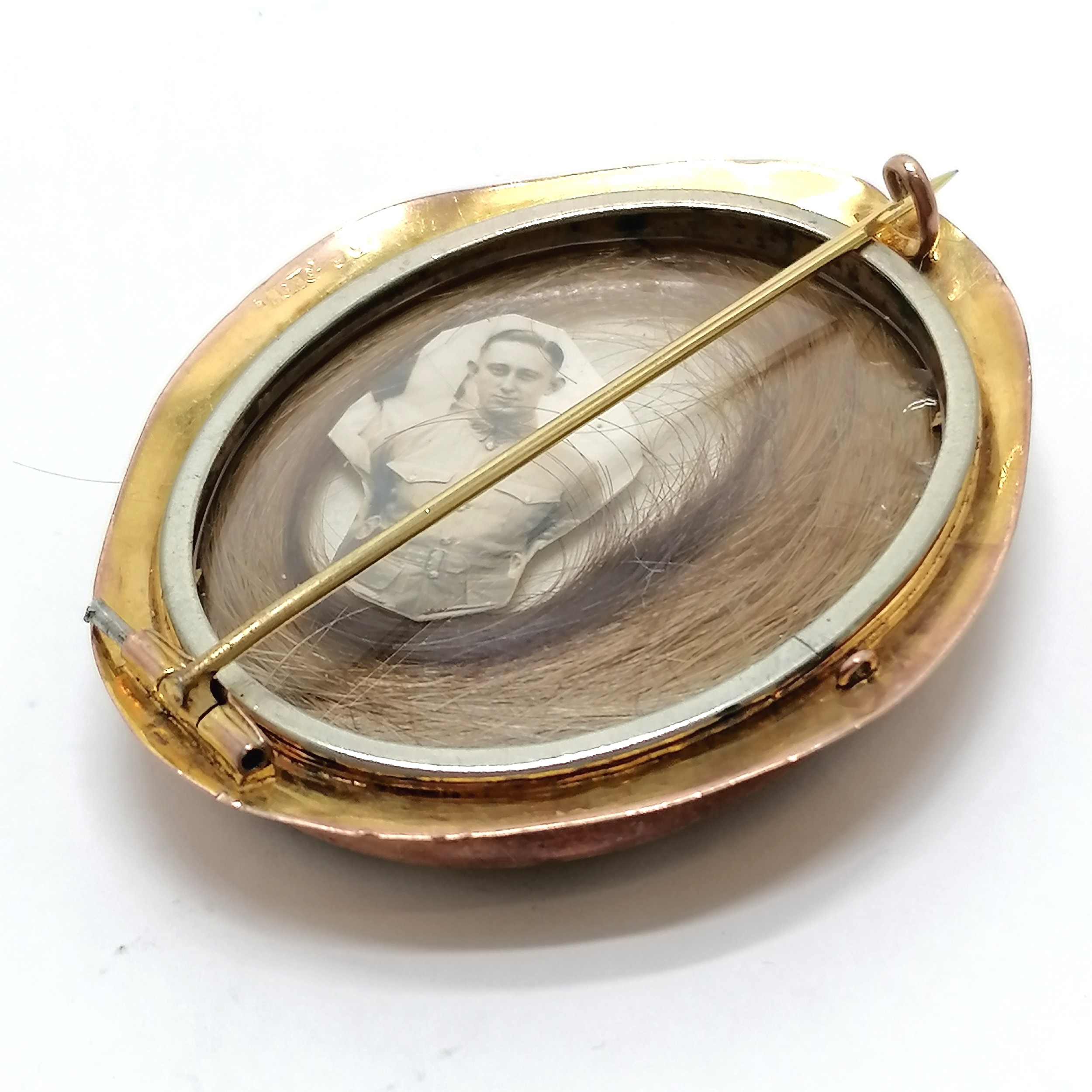 Antique 9ct marked gold In memorium brooch set with an agate panel and hair locket reverse - 5.5cm & - Image 2 of 2