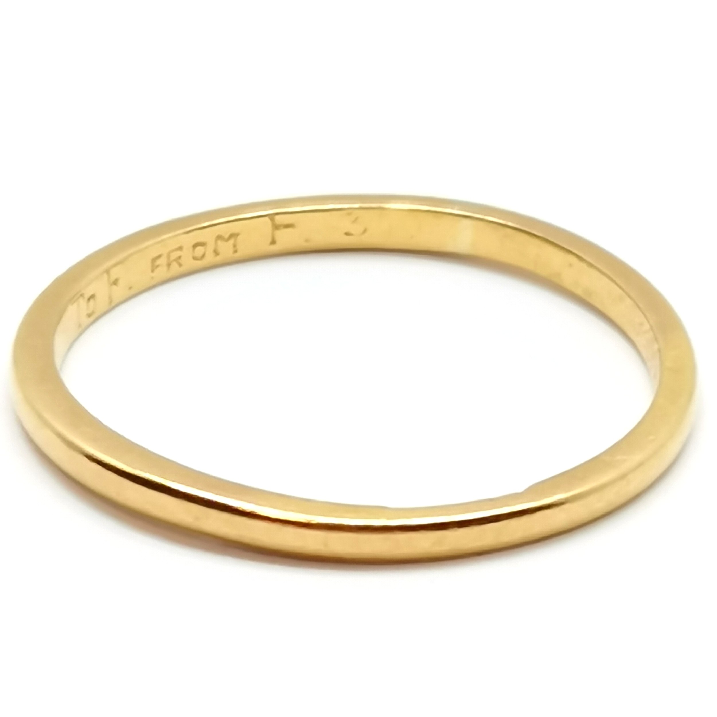 22ct hallmarked gold band ring - size P & 1.9g - Image 2 of 3