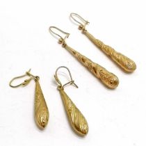 2 pairs of unmarked gold earrings - longest drop 5cm & 3.1g total