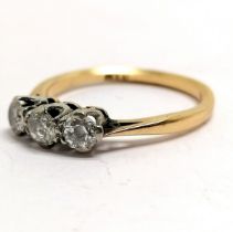 18ct marked gold 3 stone diamond ring - size P & 2.4g total weight - 1 end stone has small chip to