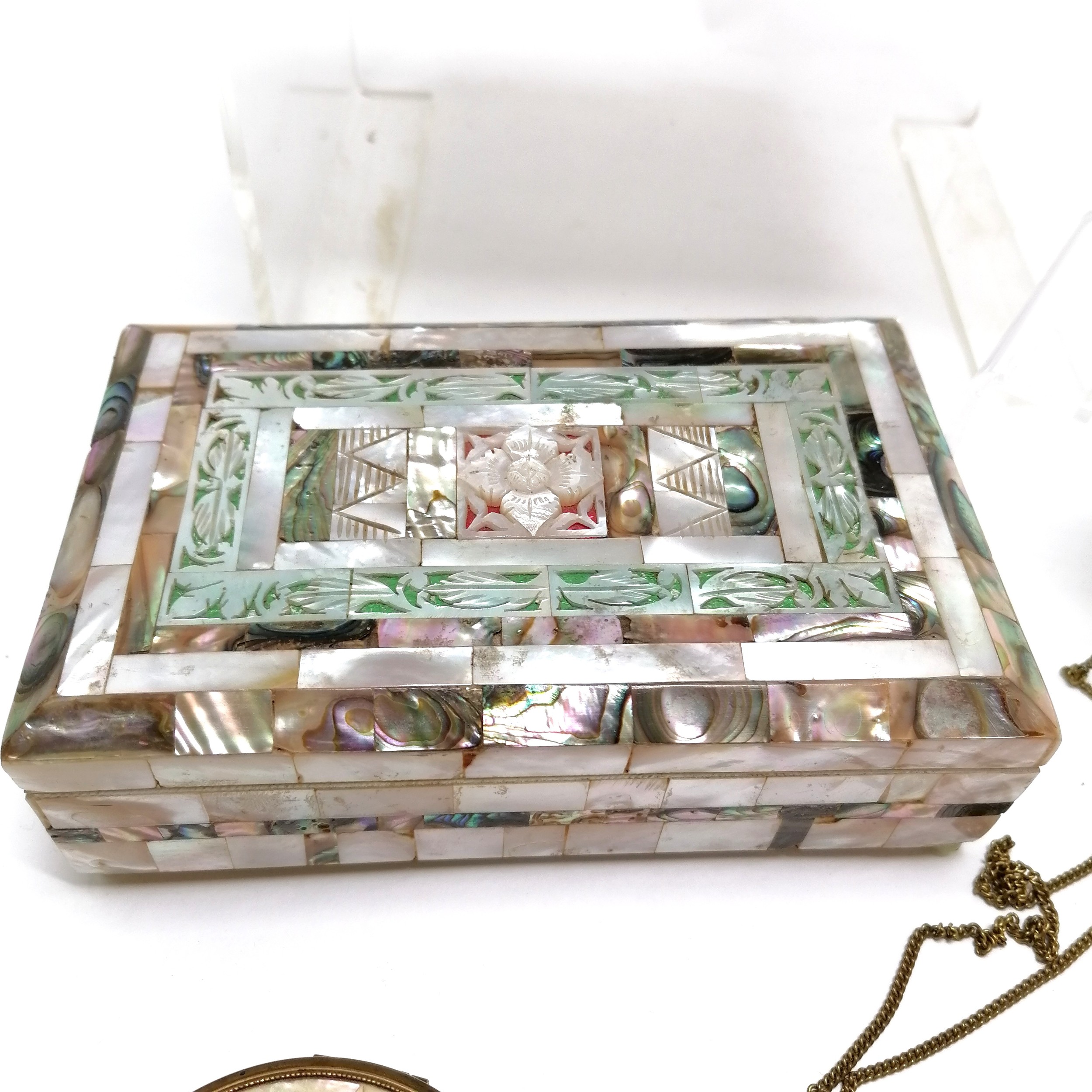 2 x mother of pearl / paua shell decorated boxes - largest 17cm x 13cm x 5.5cm and has some losses - Image 2 of 4