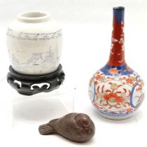 Japanese antimony bird scroll weight, Japanese imari bottle vase & chinoiserie spice jar on wooden