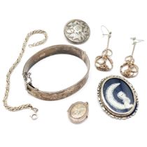 Qty of silver jewellery - bangle, bracelet, brooch (with lace panel), pair of drop earrings (4.