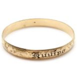 14ct marked gold Hawaiian bangle decorated with enamel & chased engraving 'Kuuipo' (Sweetheart) -