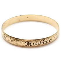 14ct marked gold Hawaiian bangle decorated with enamel & chased engraving 'Kuuipo' (Sweetheart) -