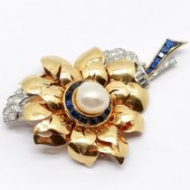 Art Deco flower unmarked gold (touch tests as 18ct) / platinum brooch set with 27 brilliant cut +