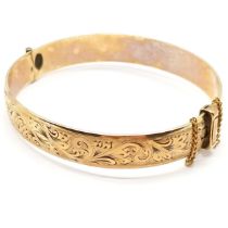 1/5th 9ct rolled gold bangle with engraved detail to front - 6cm across & slight wear to reverse