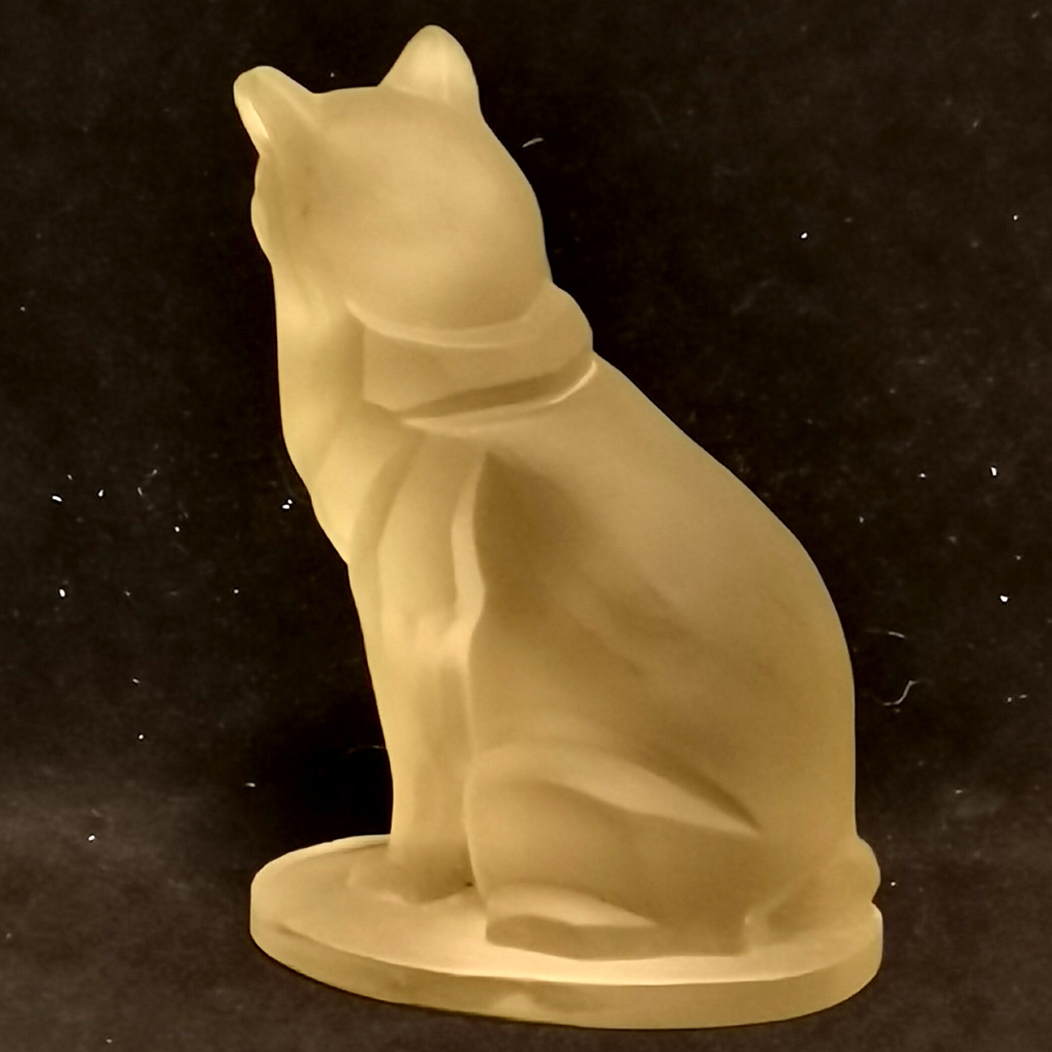 Vintage Bohemian frosted glass seated cat car mascot by Herman George Ascher - 9.5cm & has 1 small - Image 2 of 3