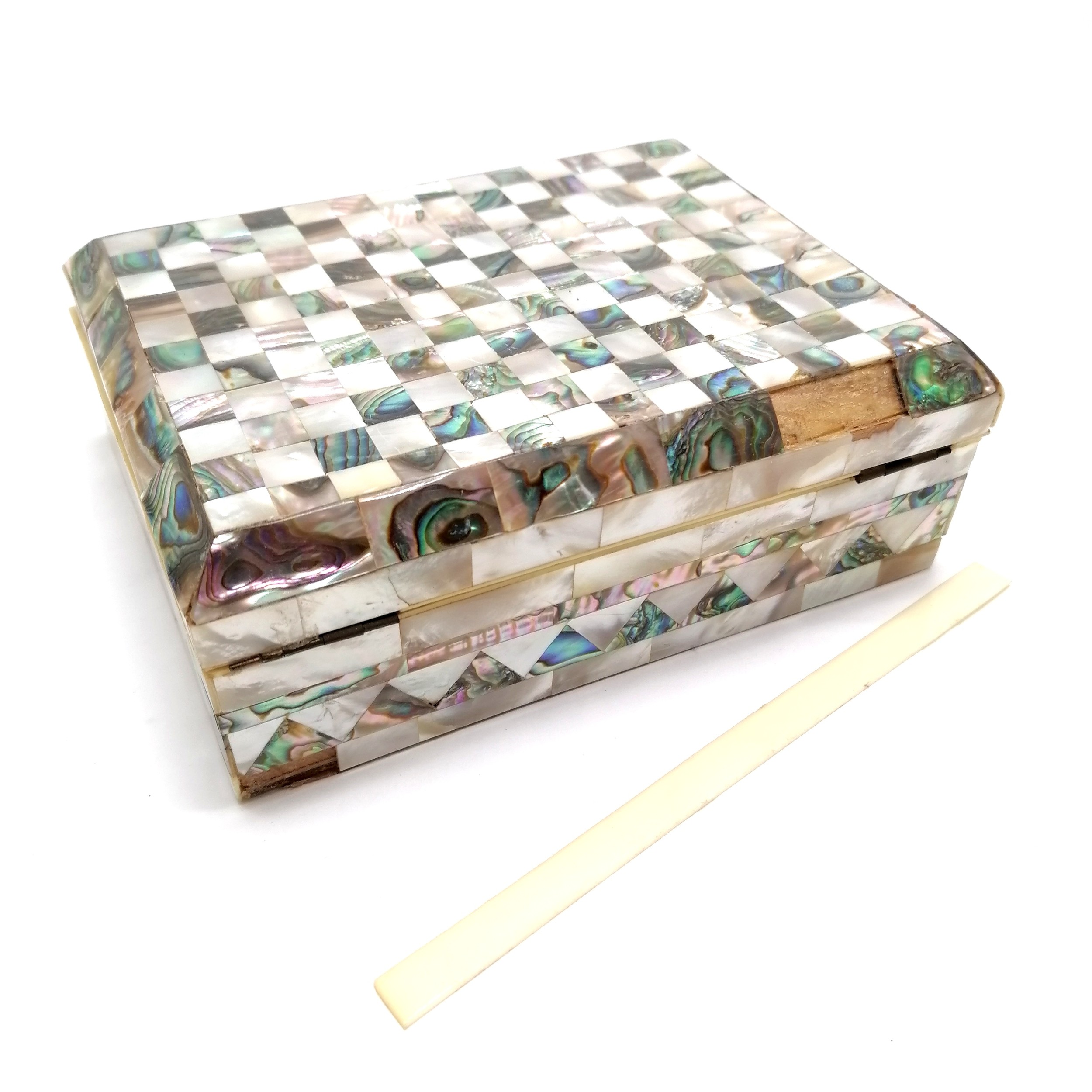 2 x mother of pearl / paua shell decorated boxes - largest 17cm x 13cm x 5.5cm and has some losses - Image 4 of 4