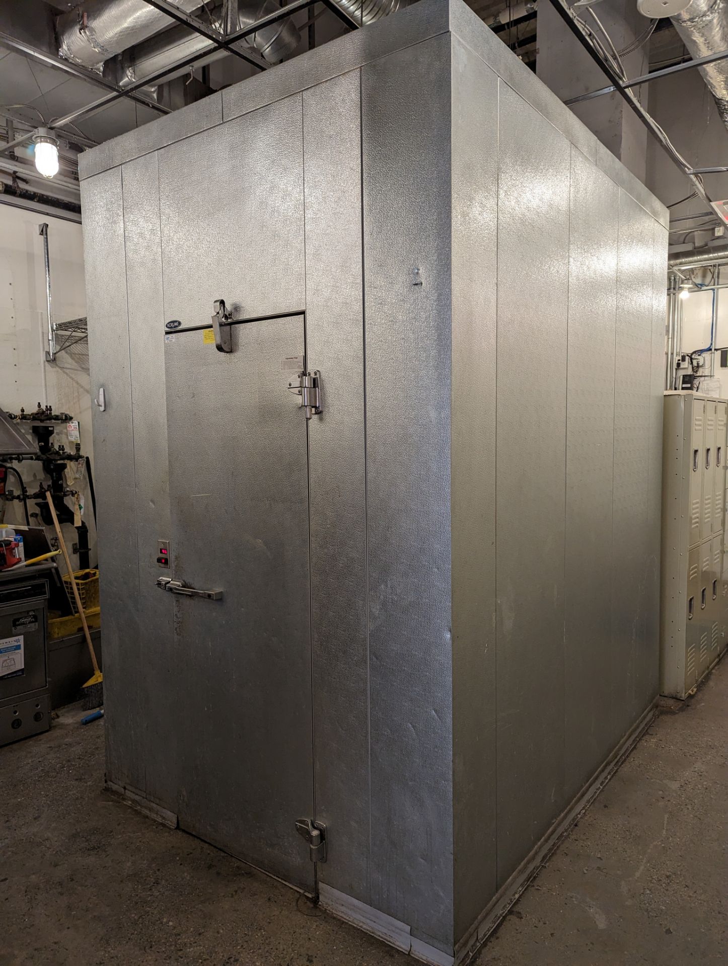 6 x 8ft Norlake Walk In Cooler with Refrigeration - Image 2 of 2