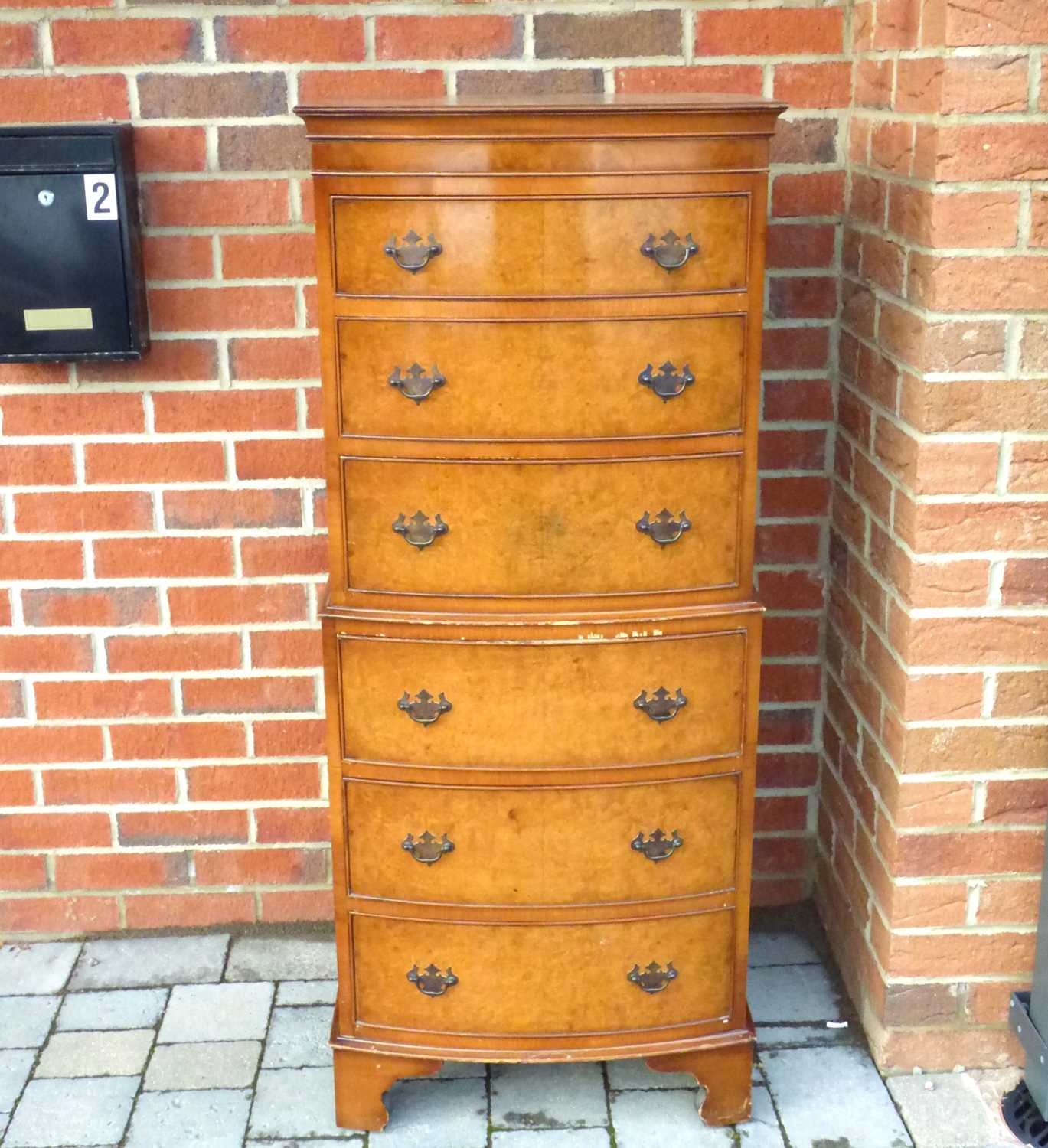 A reproduction walnut veneered small chest-on-chest, 131 x 54 x 42cm.131 x 54 x 42cm - Image 3 of 4