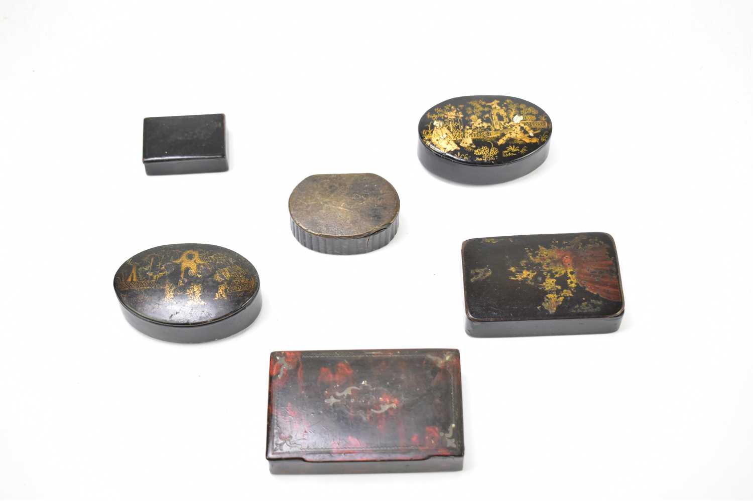 A collection of six 19th century and later papier-mâché and lacquered snuff boxes to include an - Image 2 of 5