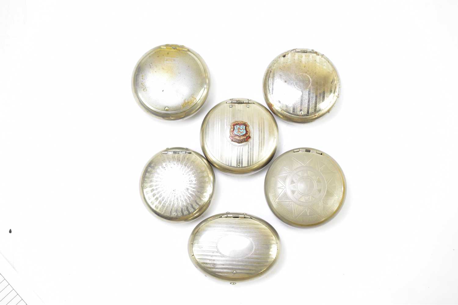 Six chrome and pewter circular and oval squeeze snuff boxes to include an example with applied - Image 3 of 4