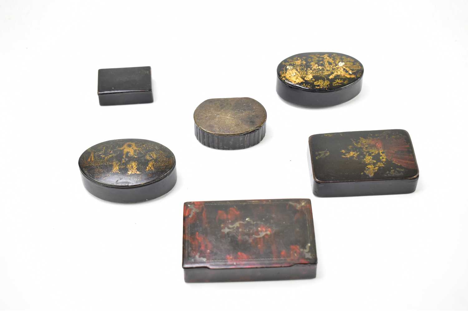 A collection of six 19th century and later papier-mâché and lacquered snuff boxes to include an - Image 3 of 5