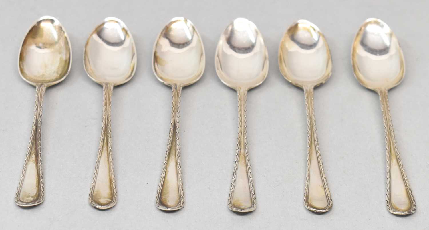 A set of six George V hallmarked silver teaspoons, Sheffield 1912, approx 2.76ozt/86g.