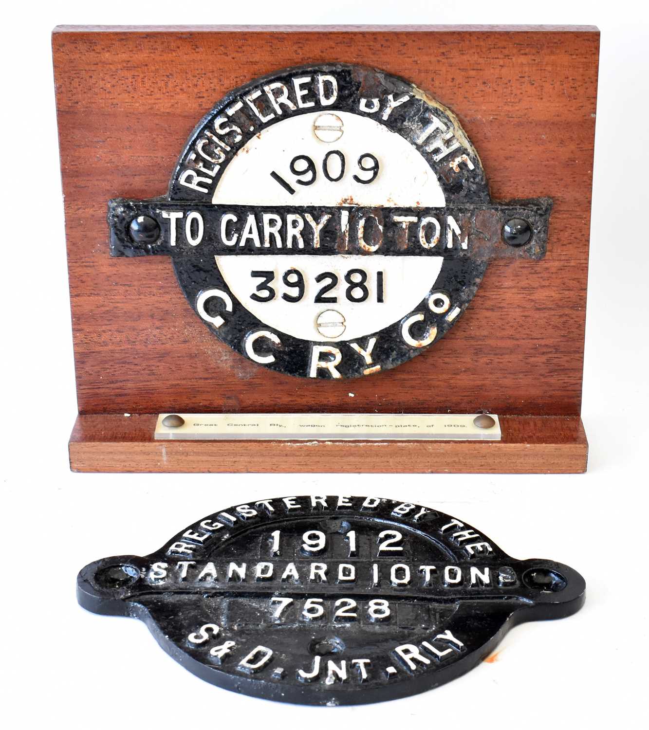 RAILWAYANA; wagon plate, Registered by the GCRy Co to carry 10 tons 1909/39281, Great Central, 15