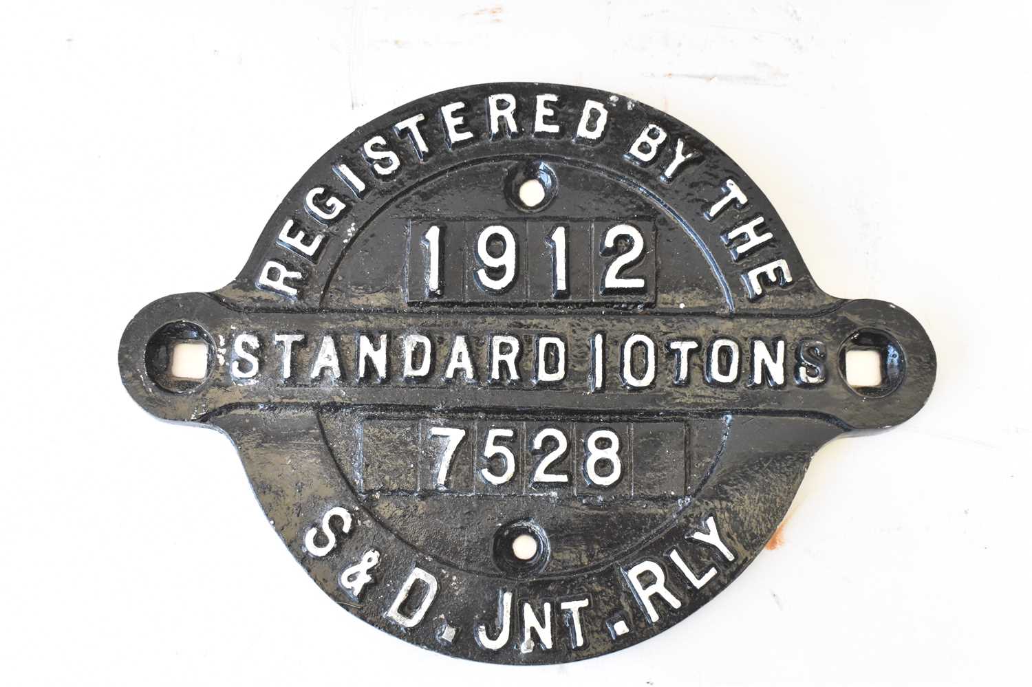 RAILWAYANA; wagon plate, Registered by the GCRy Co to carry 10 tons 1909/39281, Great Central, 15 - Image 4 of 4