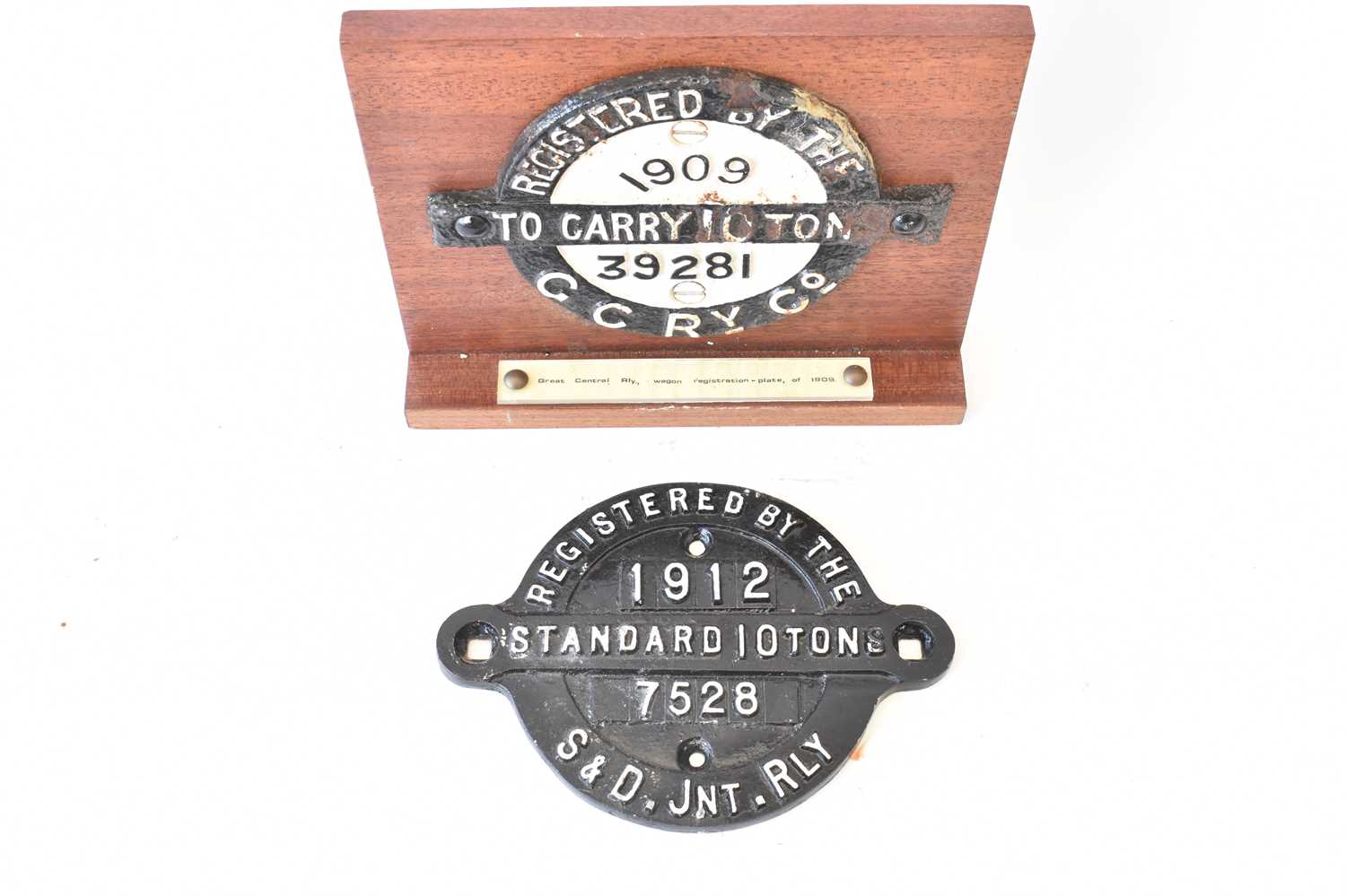 RAILWAYANA; wagon plate, Registered by the GCRy Co to carry 10 tons 1909/39281, Great Central, 15 - Image 2 of 4