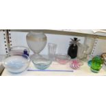 A shelf of clear and coloured glassware including Art Glass bowls, etc (14). Location: Shelf 27.