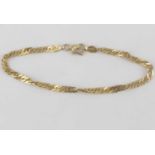 A 14ct gold (585) flat curb link with a twist bracelet with a heart-shaped clasp, approx. 7g.