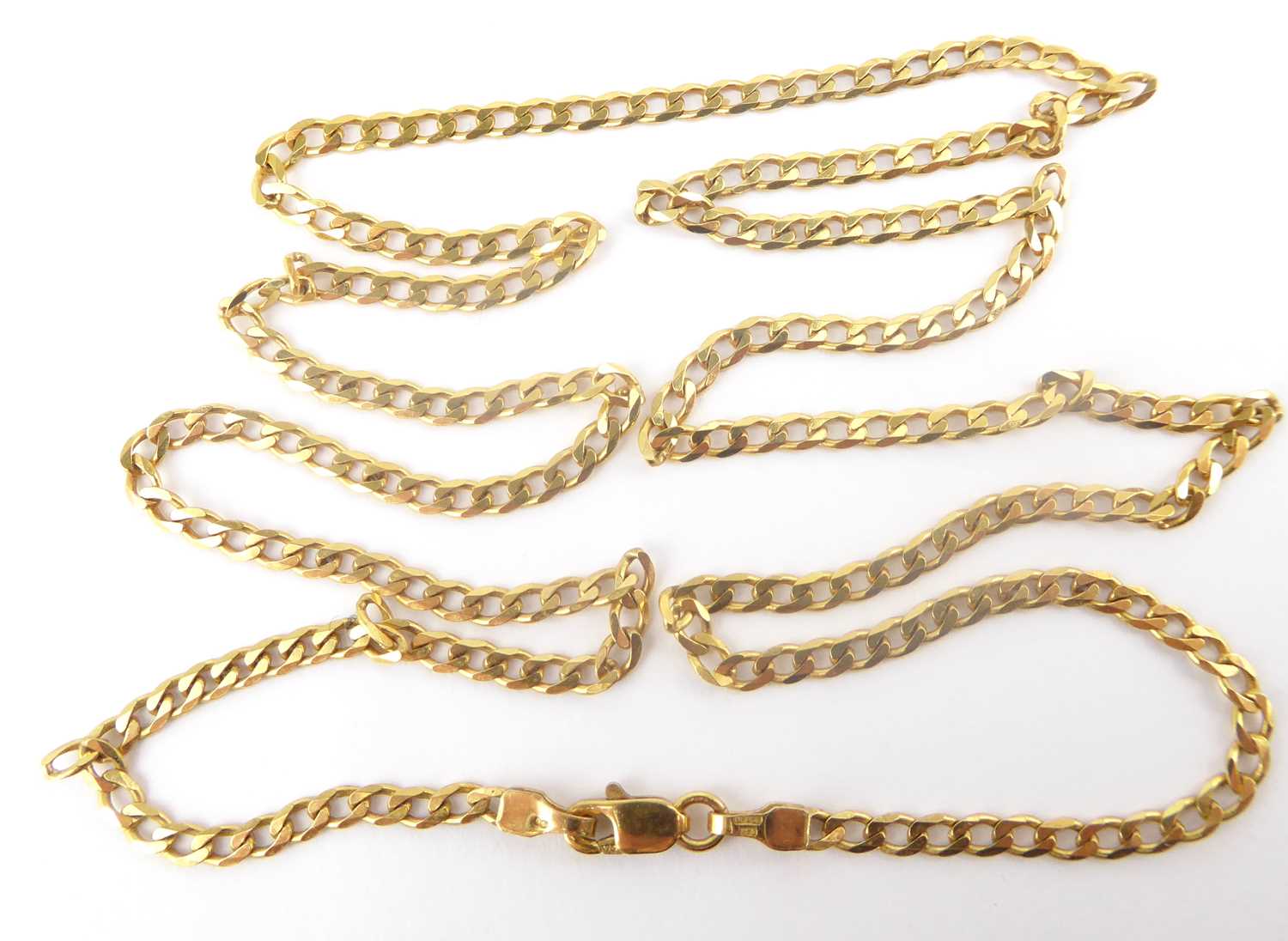 A 9ct gold flat curb necklace with lobster claw clasp, length 62cm, approx 6.7g.