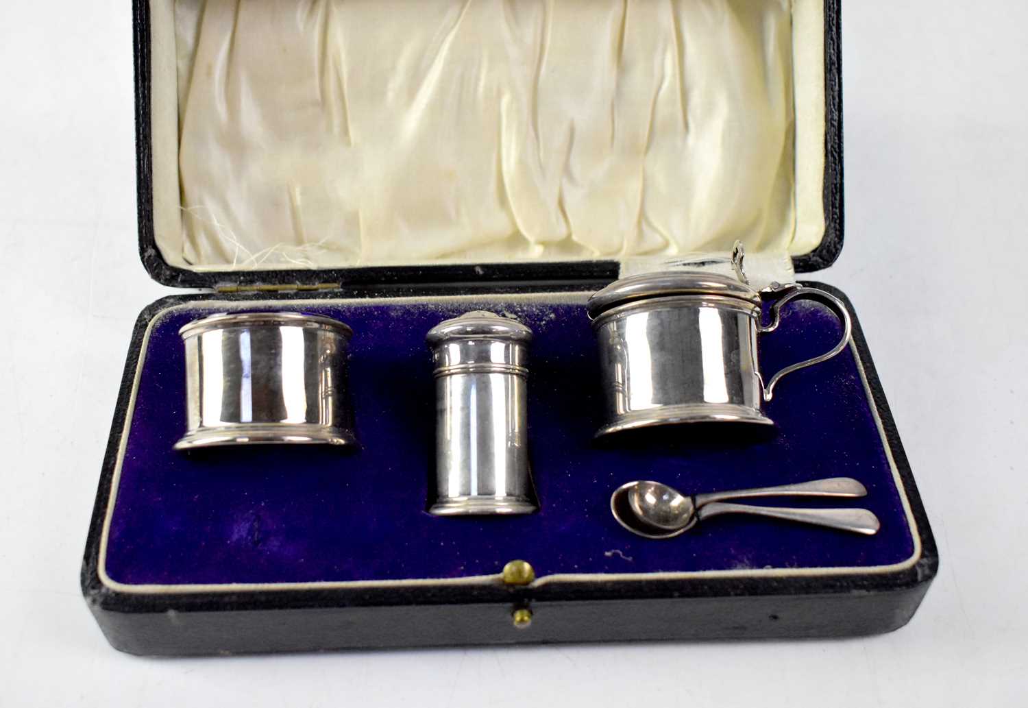 A cased George V hallmarked silver three-piece cruet with two small spoons, Adie Brothers,