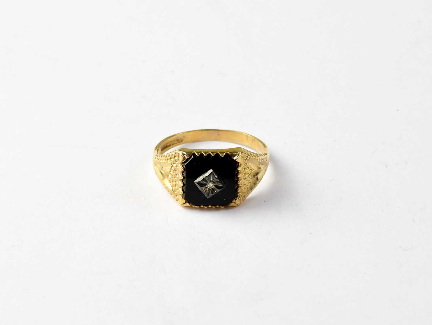 A gentlemen's vintage 9ct gold signet ring with a square enamel table insert, with tiny diamond chip - Image 2 of 2