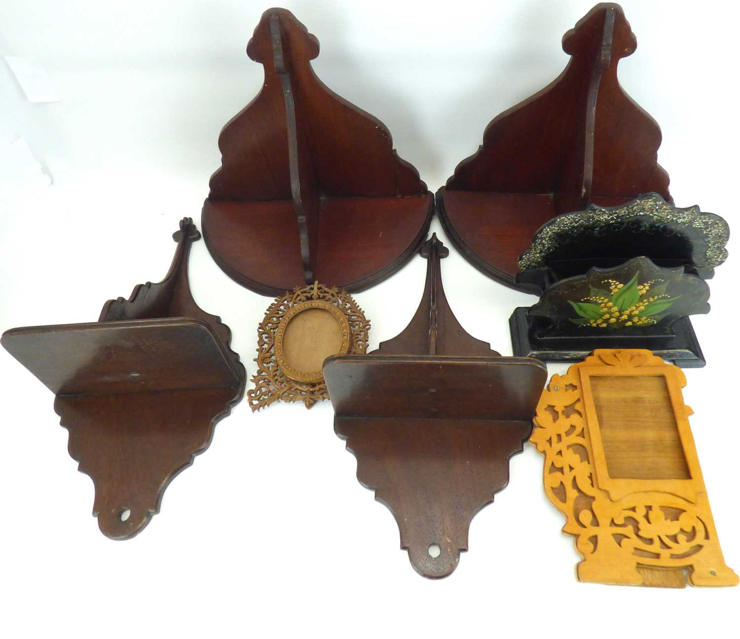 Two pairs of late 19th/early 20th century mahogany wall shelves/brackets, height of largest 25cm,