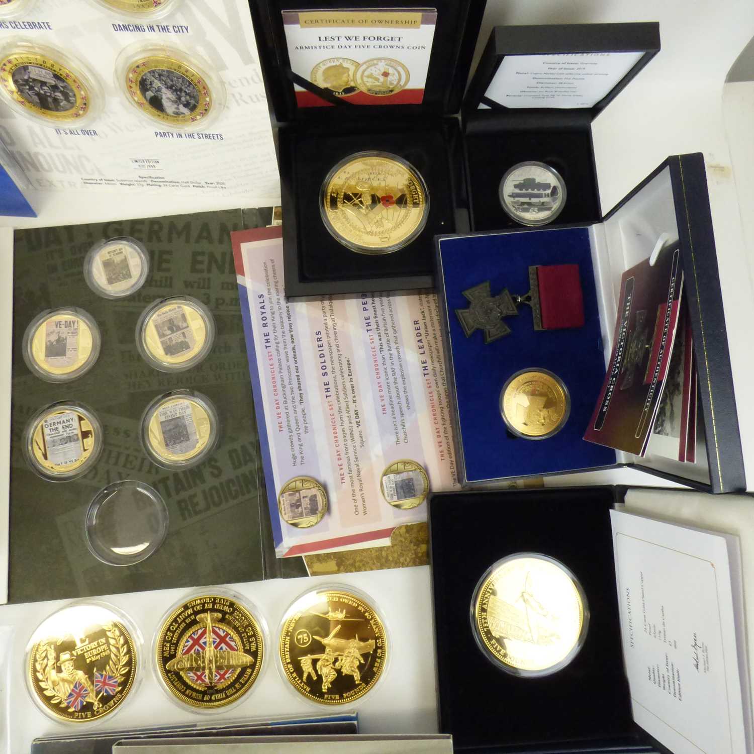 A large collection of UK WWII commemorative coins and coin sets, mostly boxed or in packets, all - Image 4 of 4