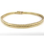 A 9ct gold articulated arrow bracelet with box clasp and safety catch, approx. 9.4g.Dimensions: