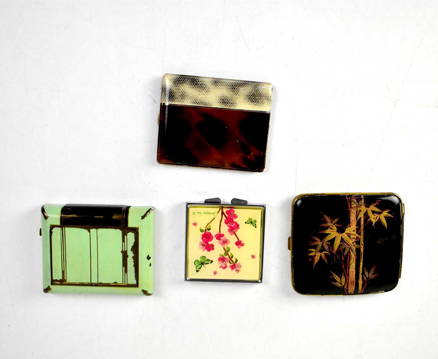 Four vintage compacts and cigarette cases to include a green combination example.