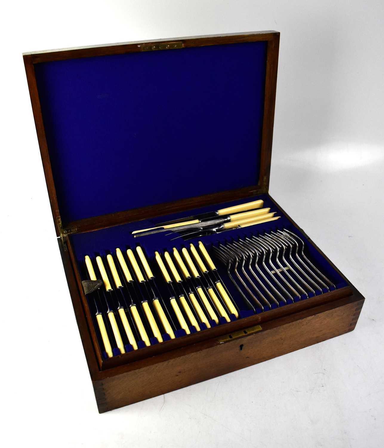 An oak canteen of silver plated cutlery for twelve place settings, Old English pattern, complete. - Image 2 of 2