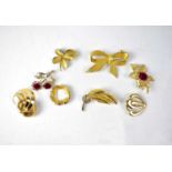 Eight various vintage costume brooches.Qty: 8