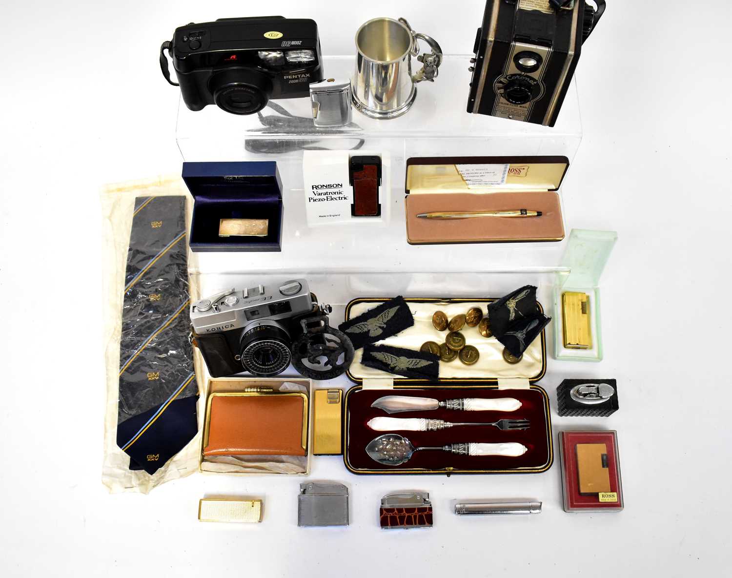 A collectors' lot to include a cased Brownie camera, a cased Pentax Zoom 90 camera, a cased Konica - Image 3 of 3