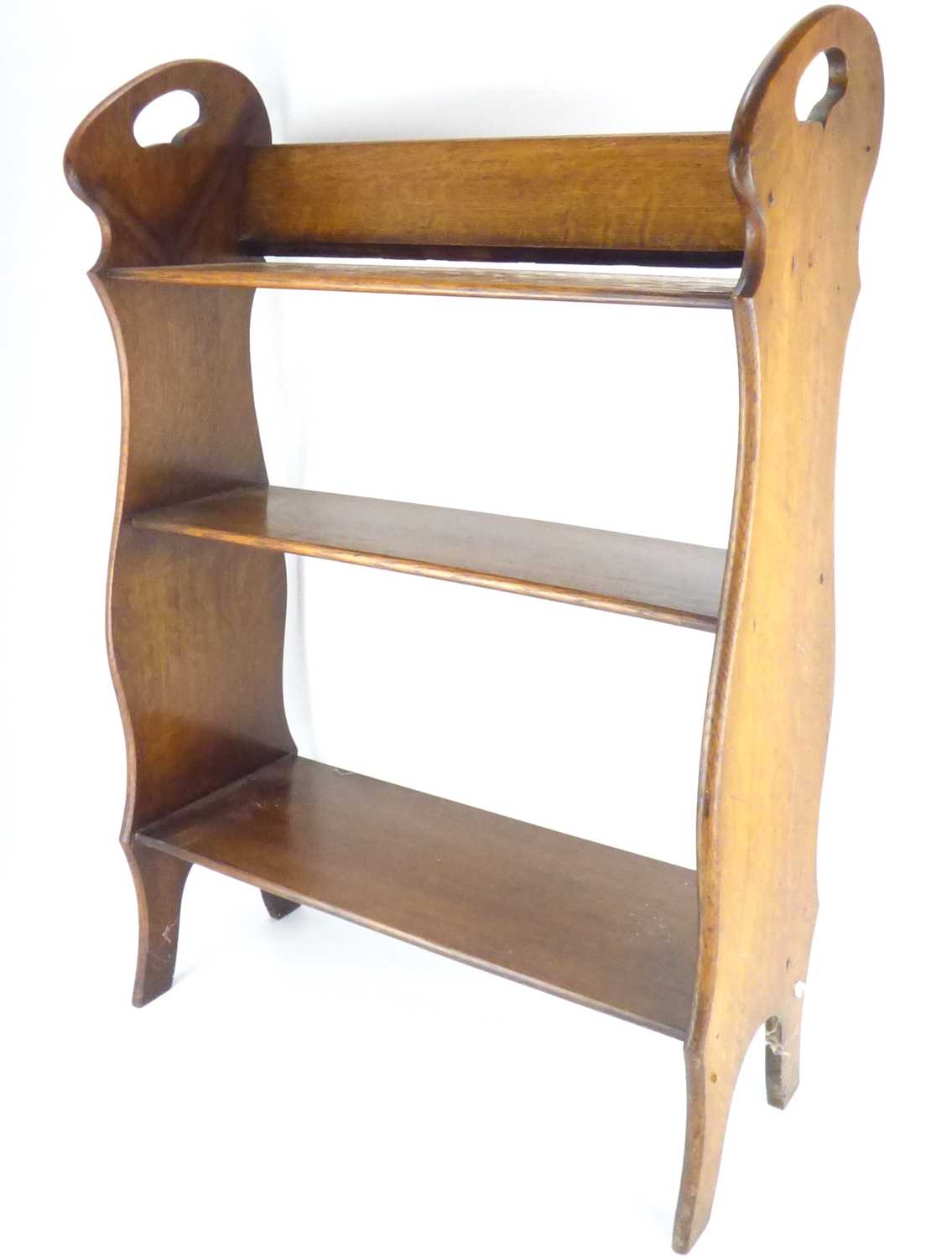 An Arts & Crafts style oak floorstanding bookcase with three shelves and side handle cut- - Image 2 of 2