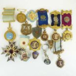 Fourteen Masonic jewels and badges, etc.Qty: 14
