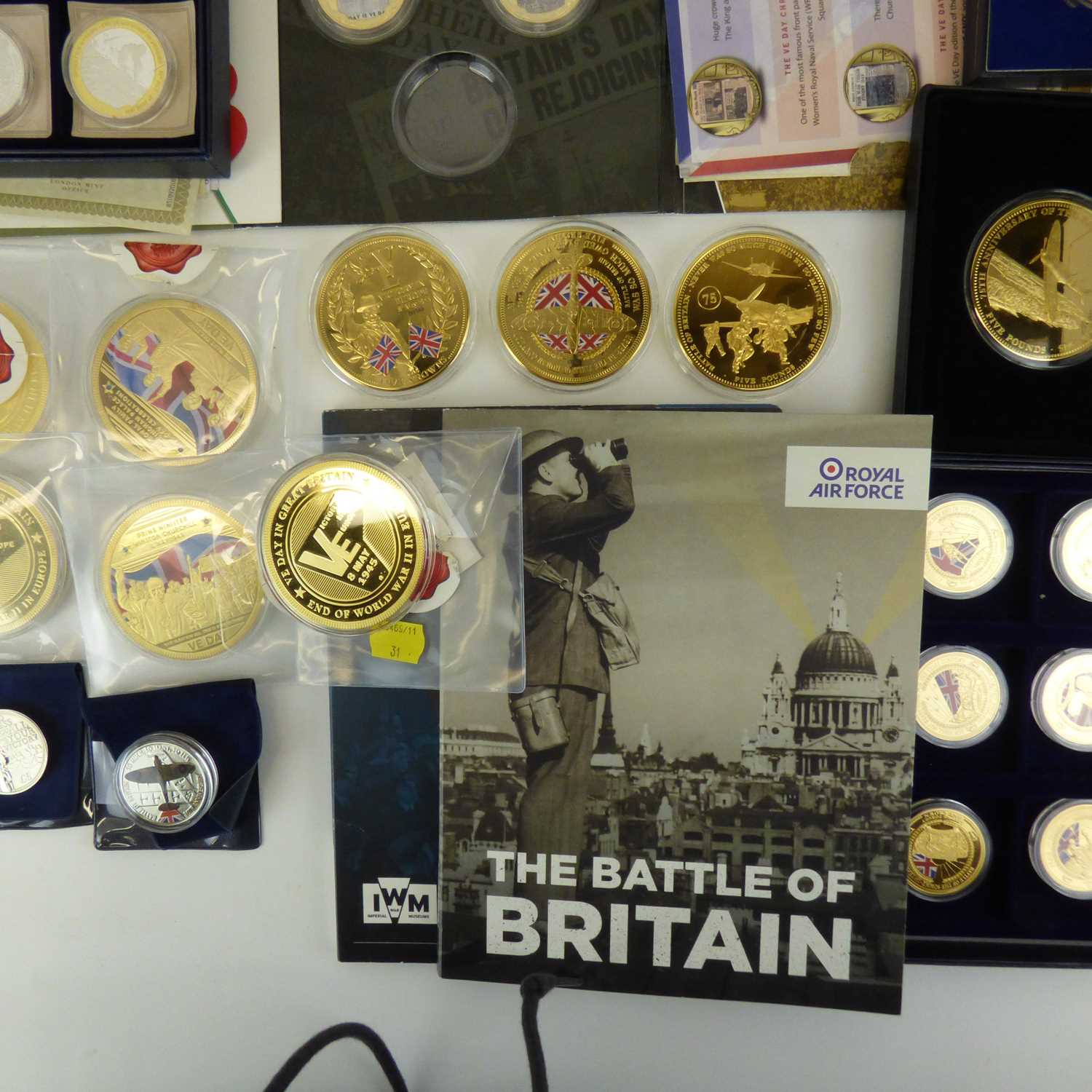 A large collection of UK WWII commemorative coins and coin sets, mostly boxed or in packets, all - Image 3 of 4